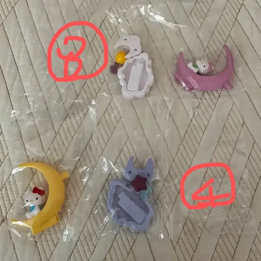 [BUNJANG] Hello Kitty Figure Gacha Set (3 Types) / 헬로키티 피규어 가챠 3종