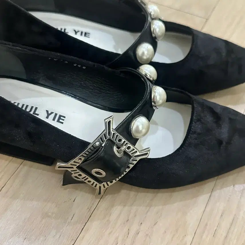 [BUNJANG] YUUL YIE Velvet Low-Heeled Flats / YUUL YIE 율이에 벨벳 구두