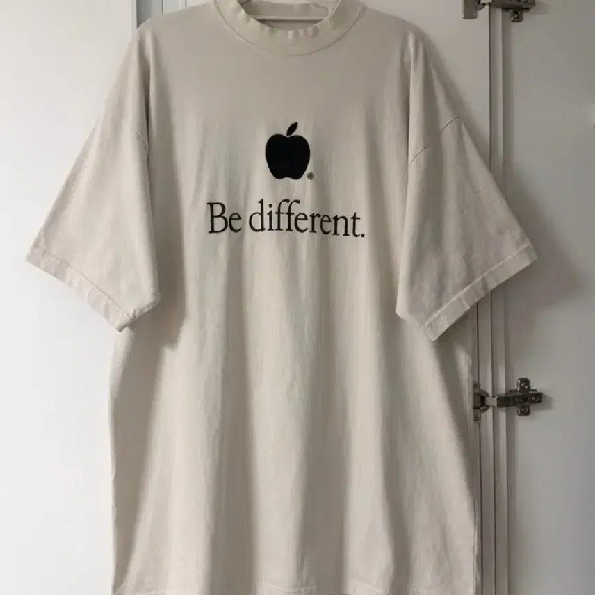 [BUNJANG] Balenciaga Be Different Apple Logo Short Sleeve T-shirt / 발렌시아가 비 디프런트 애플로고 반팔티셔츠