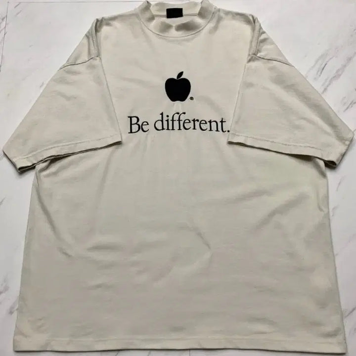 [BUNJANG] Balenciaga Be Different Apple Logo Short Sleeve T-shirt / 발렌시아가 비 디프런트 애플로고 반팔티셔츠