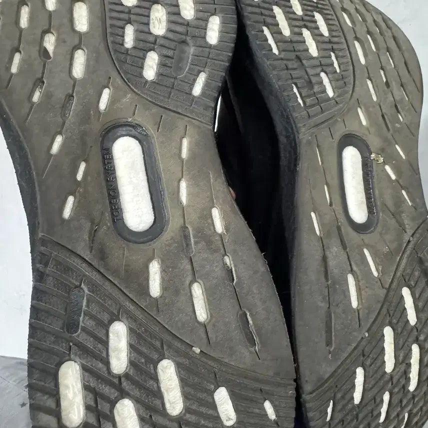 [BUNJANG] Adidas Ultra Boost Running Shoes / 250)아디다스 울트라 부스트 러닝화