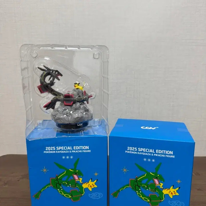 [BUNJANG] Pokemon CGV Special Edition Black Rayquaza &amp; Captain Pikachu Figure / 포켓몬 CGV 검은 레쿠자 &amp; 캡틴 피카츄 피규어