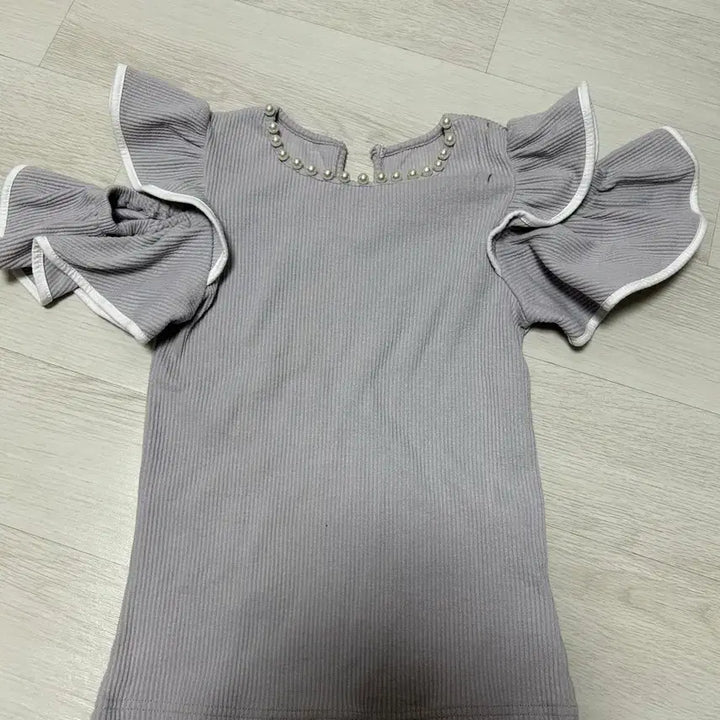 [SOLD OUT] 앙크루즈 반팔 어깨트임 진주 니트 양산형지뢰계스나계걸리