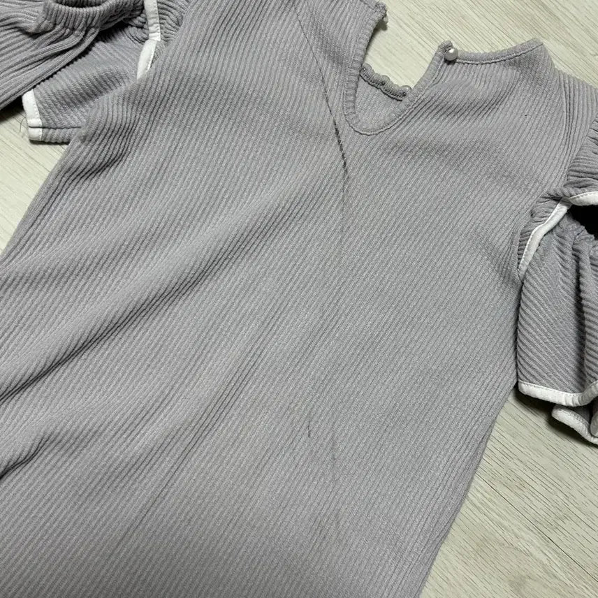 [SOLD OUT] 앙크루즈 반팔 어깨트임 진주 니트 양산형지뢰계스나계걸리