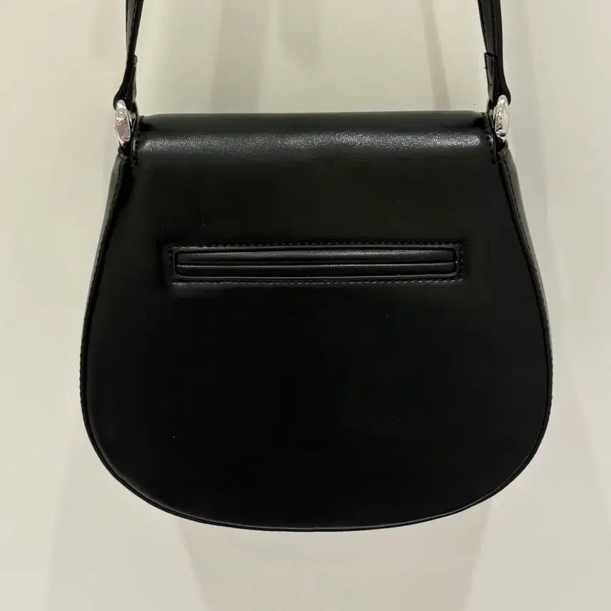 [BUNJANG] Stand Oil Flap Bag - Black / 스탠드오일 플랩백 블랙