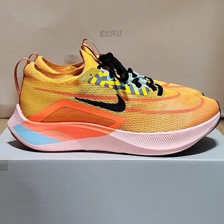 [BUNJANG] Nike Zoom Fly 4 University Gold Running Shoes / 나이키 줌플라이4 275 유니버시티 골드