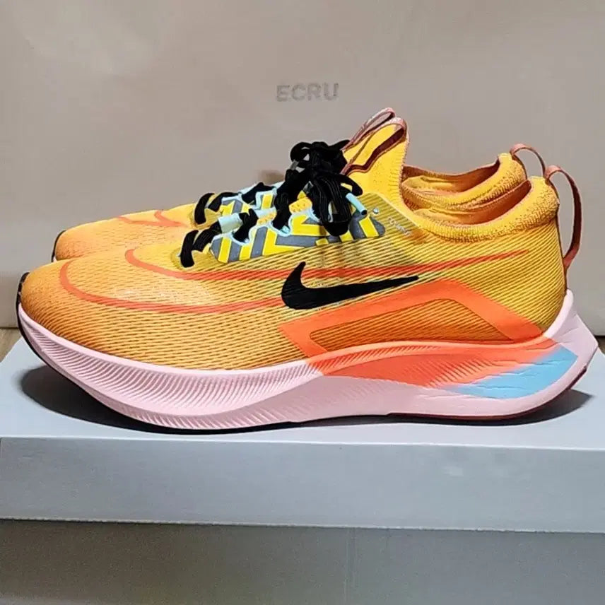 [BUNJANG] Nike Zoom Fly 4 University Gold Running Shoes / 나이키 줌플라이4 275 유니버시티 골드