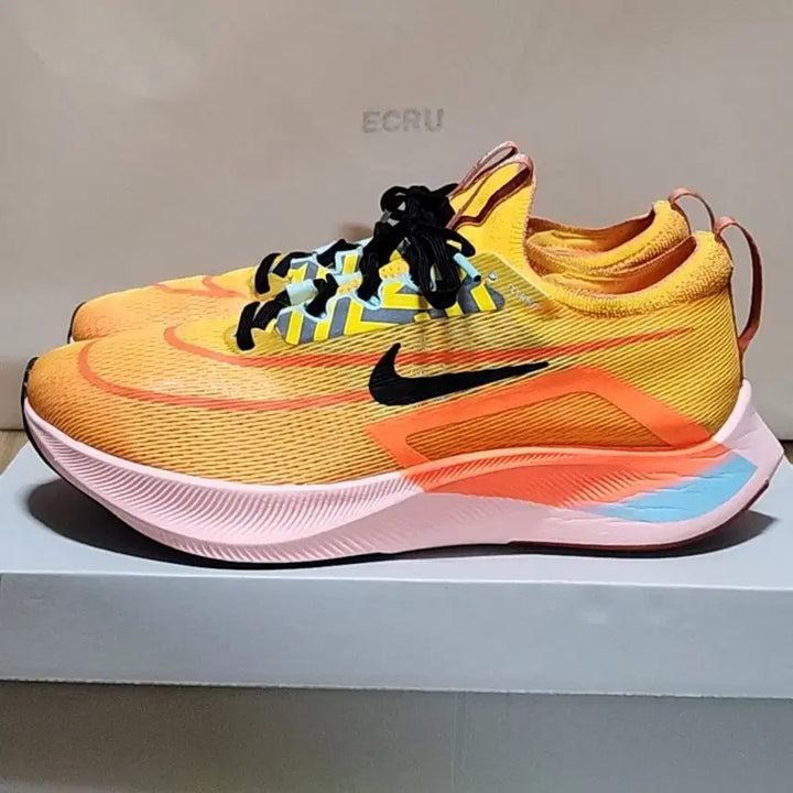[BUNJANG] Nike Zoom Fly 4 University Gold Running Shoes / 나이키 줌플라이4 275 유니버시티 골드