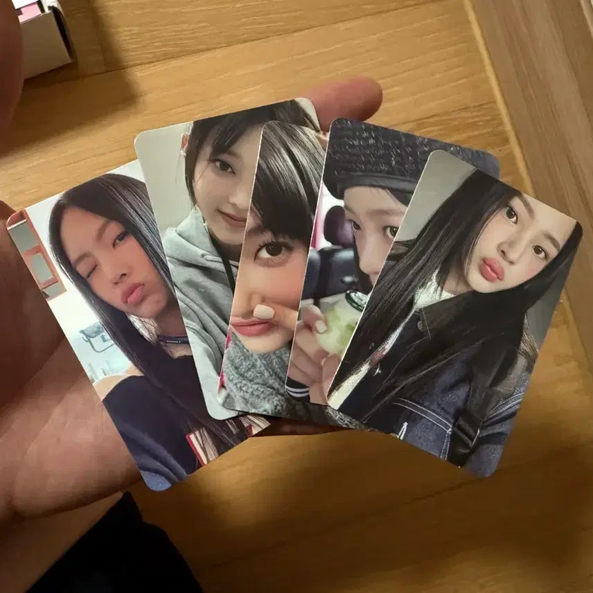 [SOLD OUT] 뉴진스 버니즈캠프 특전 포카 및 굿즈 풀세트