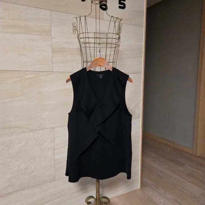 [SOLD OUT] [s] COS 코스 프릴 슬리브리스 여성티