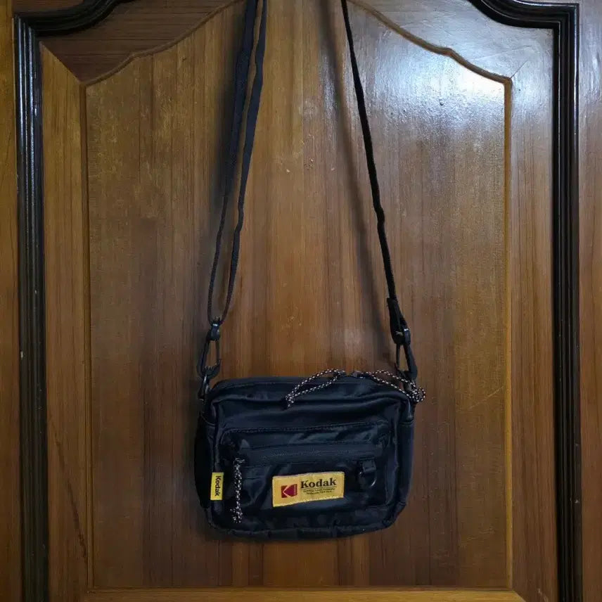 [SOLD OUT] 코닥 미니 크로스백 블랙 가방 미니백 등산 캠핑 골프 러닝 무신사
