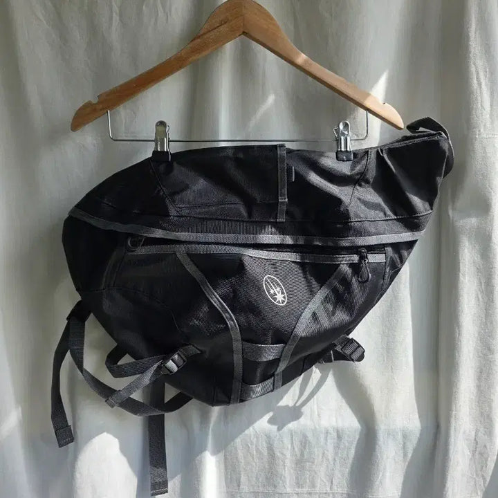 [SOLD OUT] 나이스고스트클럽 슬링백 블랙