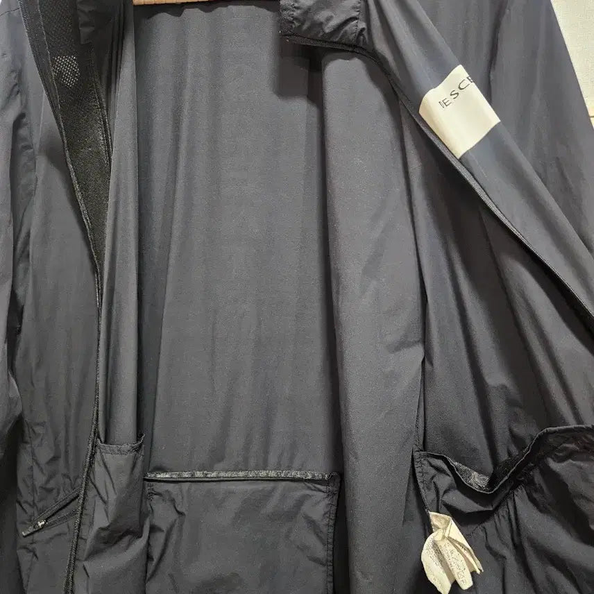 [SOLD OUT] 데상트 사이클링 바람막이 블랙 105