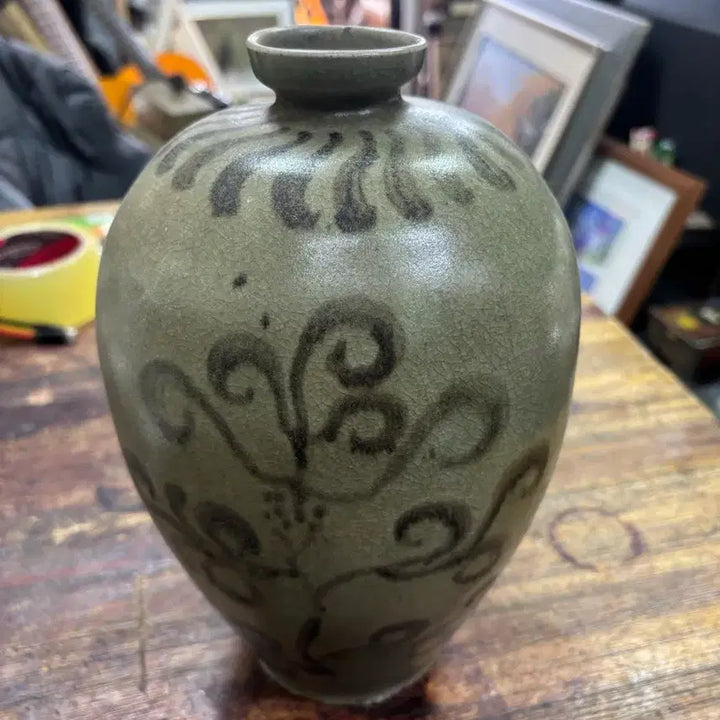 [BUNJANG] Goryeo Celadon Vase with Vine Scroll Inlay / 청자 당초문 매병
