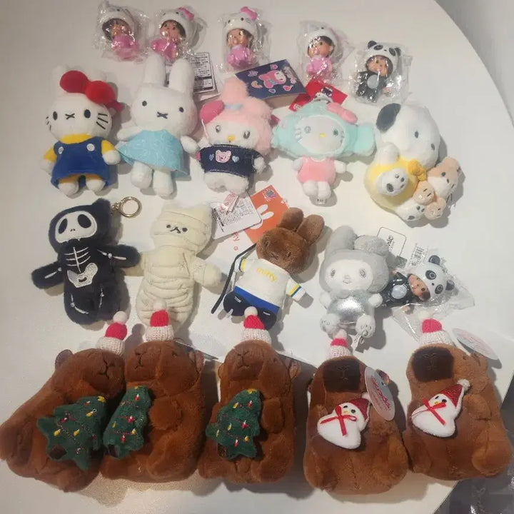[BUNJANG] Miffy, Hello Kitty, Sanrio Character Bundle Set Keyrings / 미피/키티/산리오 캐릭터  외 인형 키링 세트 40개 일괄 판매 합니다