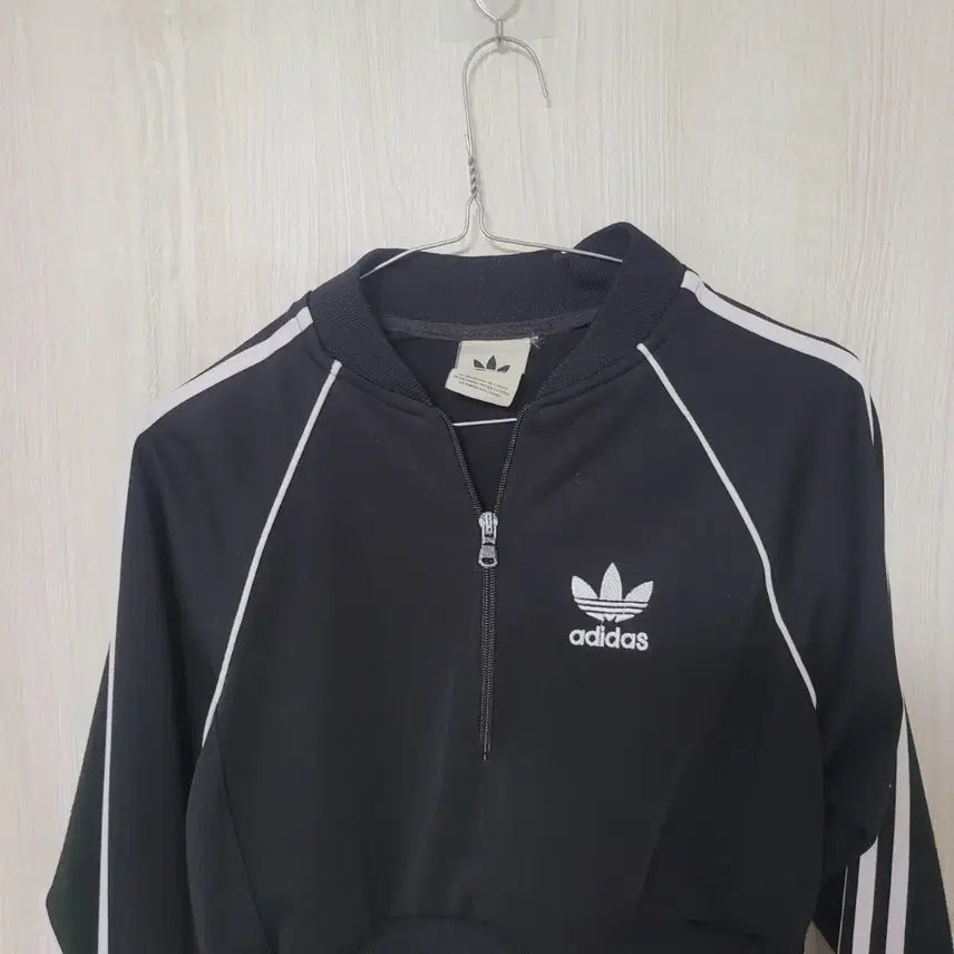 [BUNJANG] Adidas Three Stripes Cropped Half-Zip Black Top / 아디다스 삼선 크롭 반집업 블랙