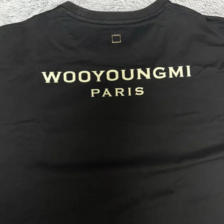 [BUNJANG] Wooyoungmi Embroidered Back Logo Short Sleeve T-Shirt / 우영미 자수 백로고 반팔