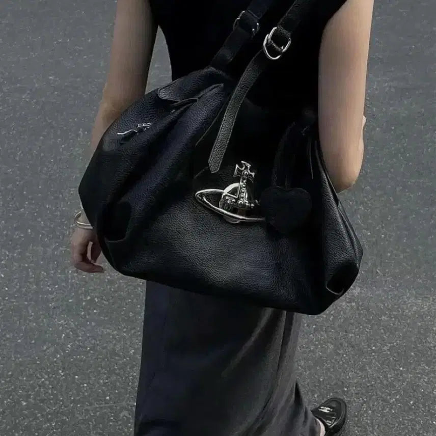 [BUNJANG] Vivienne Westwood Black Shoulder Bag / 비비안웨스트우드 블랙 오브 가방