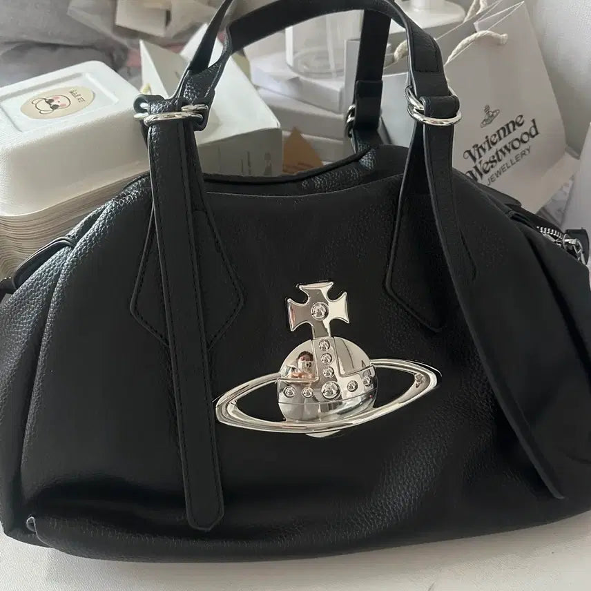 [BUNJANG] Vivienne Westwood Black Shoulder Bag / 비비안웨스트우드 블랙 오브 가방
