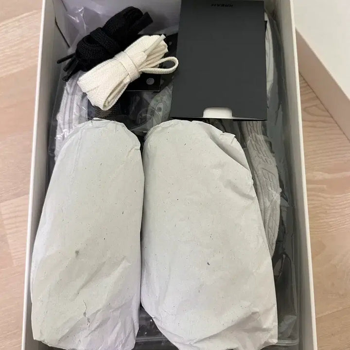 [SOLD OUT] 뉴발란스 X JJJJound 2002R 스톰블루 270