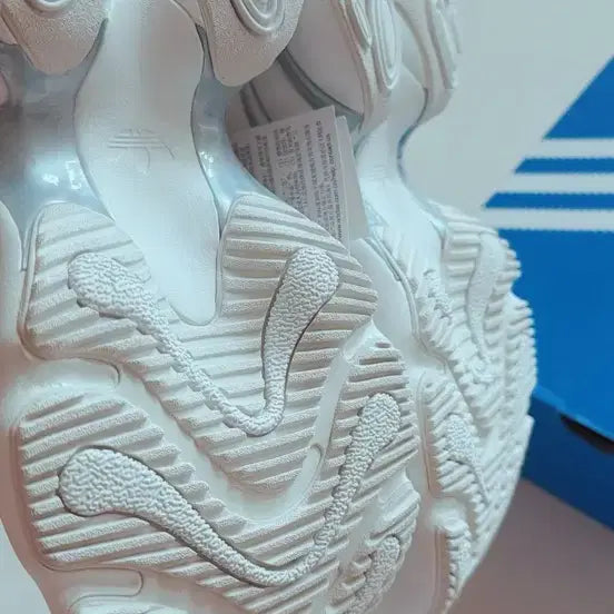 [BUNJANG] Adidas OZWEEGO Silver Metallic Sneakers / 아디다스 오즈베누즈 실버 메탈릭 그레이
