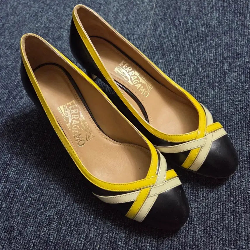 [SOLD OUT] 페라가모 펌프스 블랙/옐로우 여성 구두 255