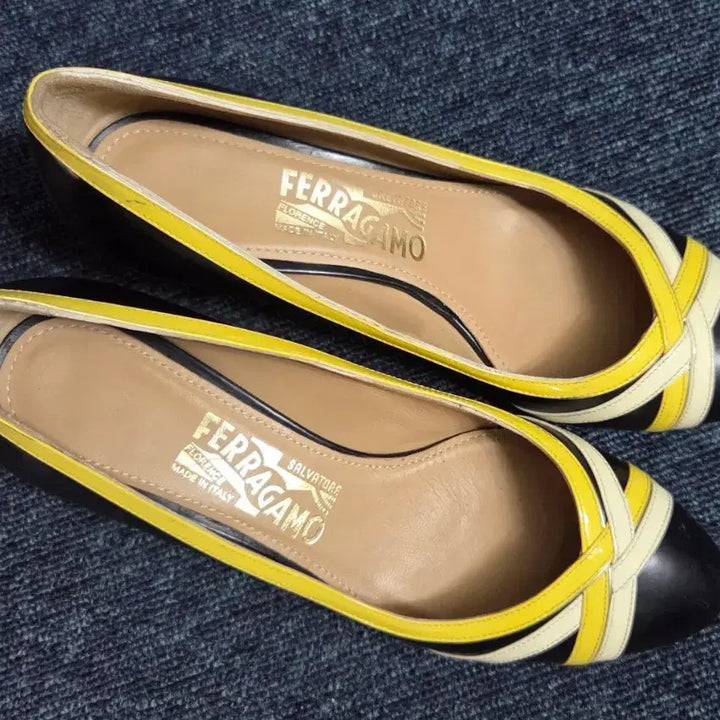 [SOLD OUT] 페라가모 펌프스 블랙/옐로우 여성 구두 255