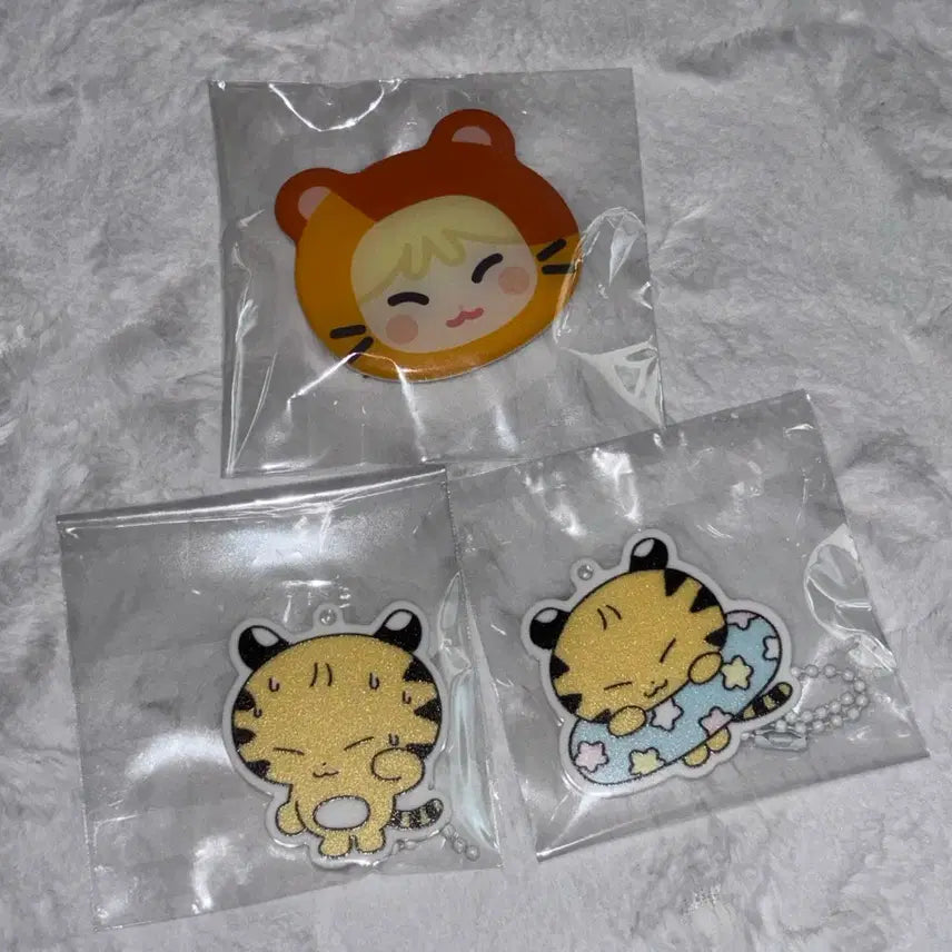 [BUNJANG] SEVENTEEN Hoshi Kwon Soonyoung Tiger GripTok and Keychain Bundle Set / 세븐틴 호시 권순영 호랑인줄알았쥑 그립톡 생카 키링 일괄 양도합니다