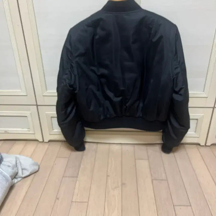 [SOLD OUT] Tonywack 블랙 크롭 패티드 봄버 자켓 L