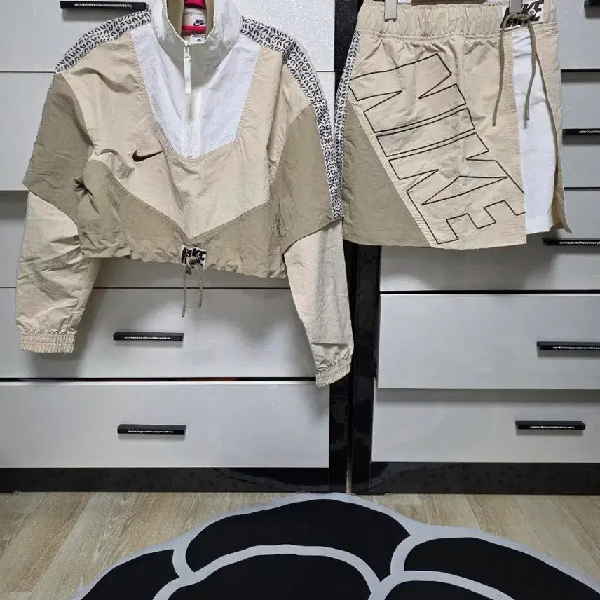 [SOLD OUT] 나이키 여성 우븐 트렉 세트