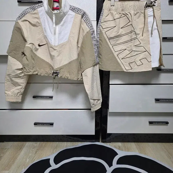 [SOLD OUT] 나이키 여성 우븐 트렉 세트
