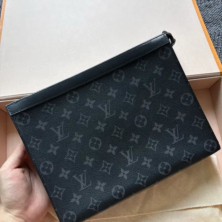 [SOLD OUT] 루이비통 모노그램 클러치 블랙