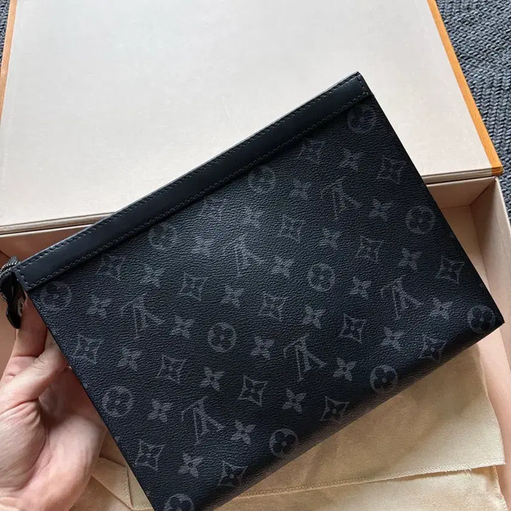 [SOLD OUT] 루이비통 모노그램 클러치 블랙