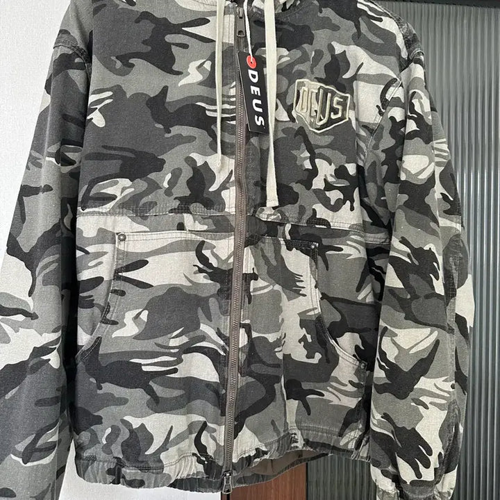 [BUNJANG] Deus Ex Machina Carpenter Camo Hooded Jacket / 데우스 엑스 마키나 어드레스 카펜터 후드 카모 자켓 카모
