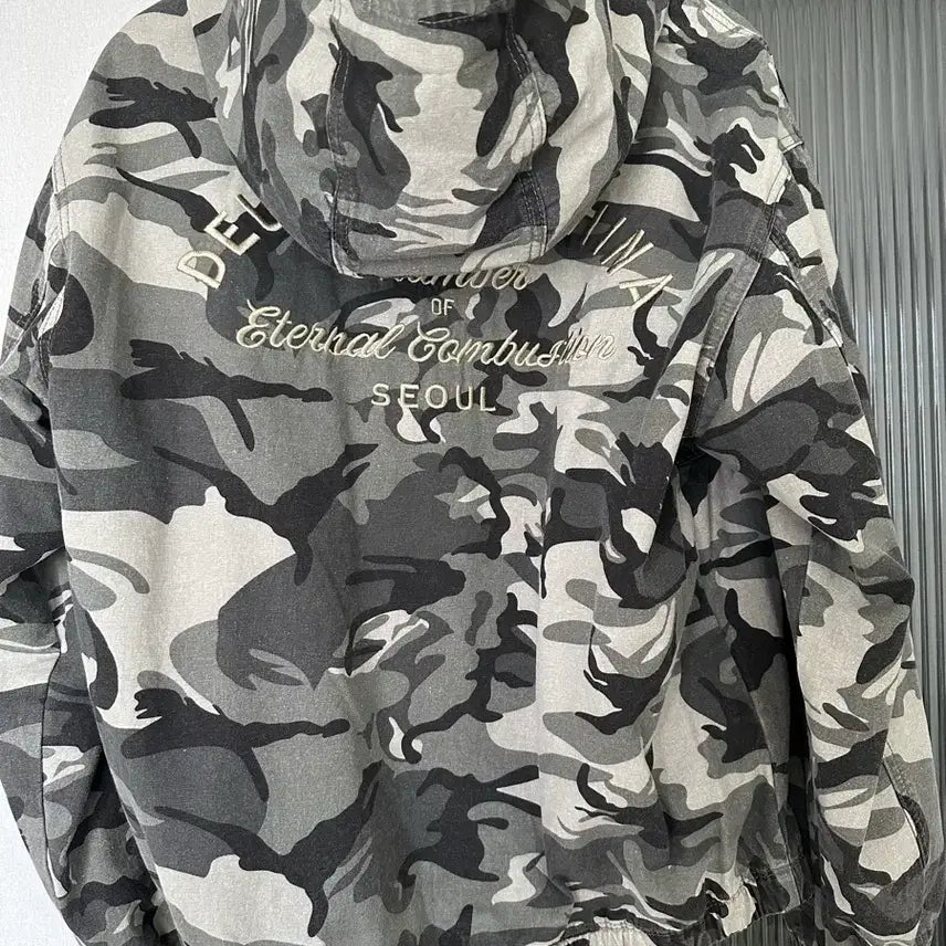[BUNJANG] Deus Ex Machina Carpenter Camo Hooded Jacket / 데우스 엑스 마키나 어드레스 카펜터 후드 카모 자켓 카모