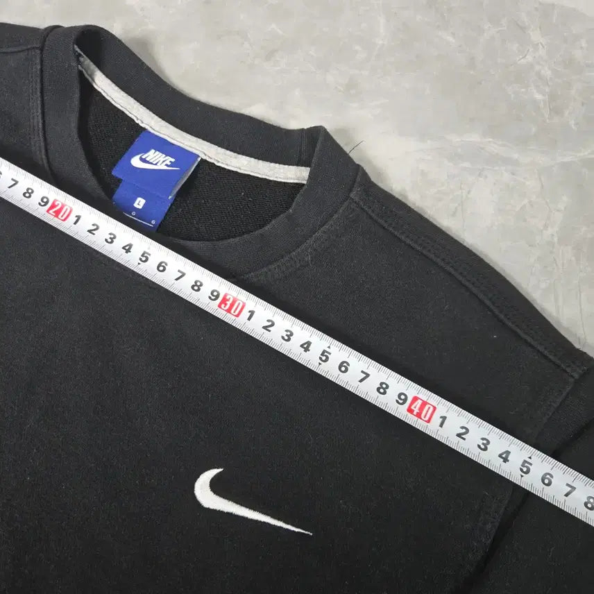 [BUNJANG] Nike Swoosh Black Sweatshirt / 나이키 스우시 블랙 맨투맨 티셔츠
