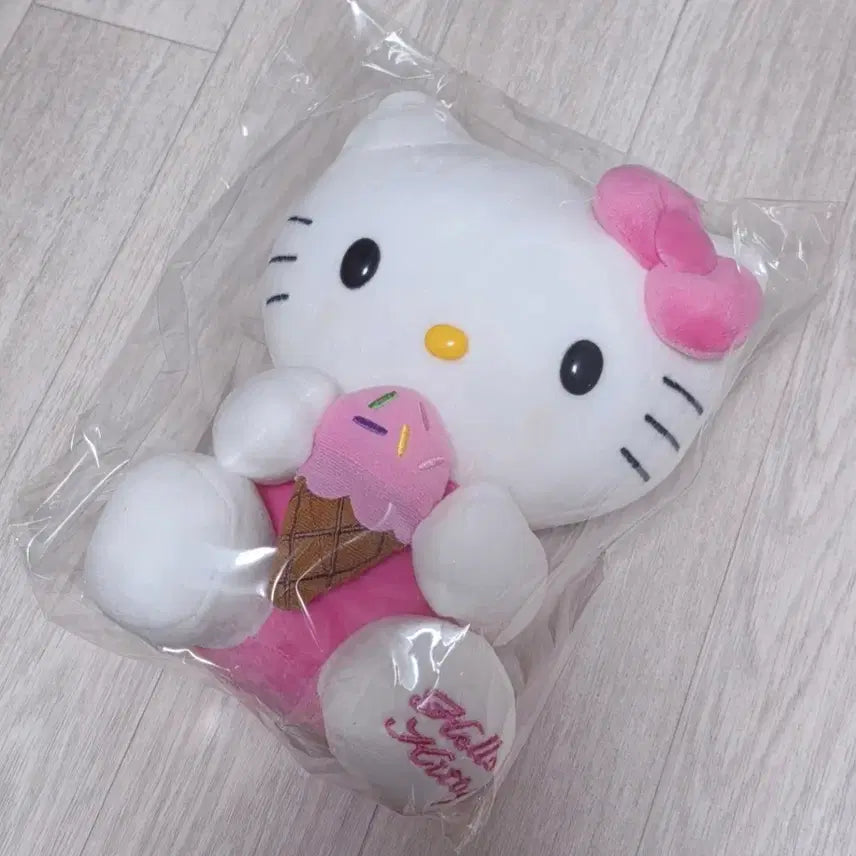[BUNJANG] Natuur Pop Hello Kitty Plush Doll / 나뚜루 팝 헬로키티/키티 인형