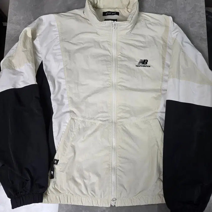 [BUNJANG] New Balance Windbreaker Jacket / 뉴발란스 아이보리/블랙 바람막이 점퍼