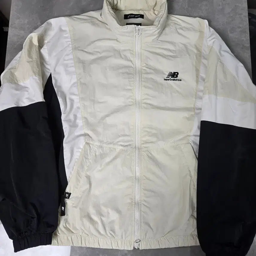 [BUNJANG] New Balance Windbreaker Jacket / 뉴발란스 아이보리/블랙 바람막이 점퍼