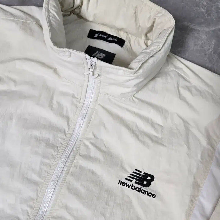 [BUNJANG] New Balance Windbreaker Jacket / 뉴발란스 아이보리/블랙 바람막이 점퍼