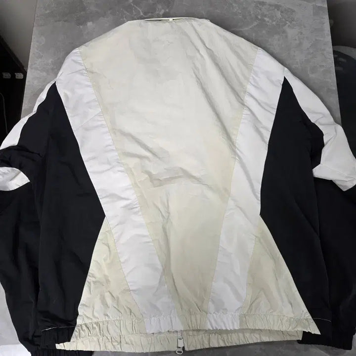 [BUNJANG] New Balance Windbreaker Jacket / 뉴발란스 아이보리/블랙 바람막이 점퍼