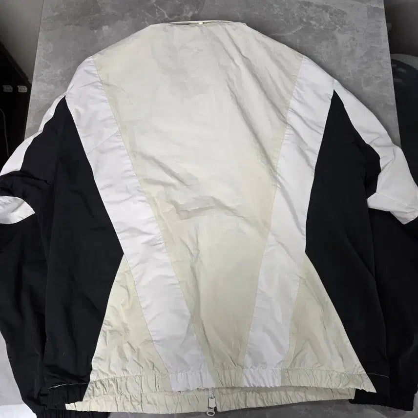 [BUNJANG] New Balance Windbreaker Jacket / 뉴발란스 아이보리/블랙 바람막이 점퍼