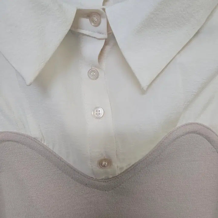 [BUNJANG] Colorblock Cropped Blouse Shirt / 배색 크롭 블라우스 셔츠