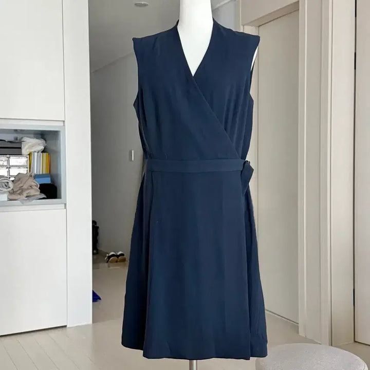 [SOLD OUT] 띠어리 네이비 랩 드레스