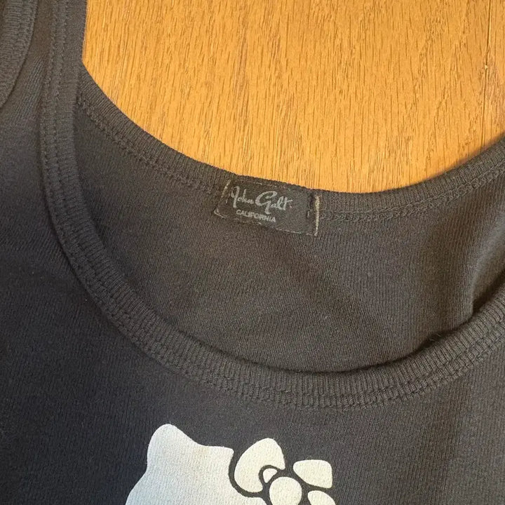 [BUNJANG] Brandy Melville Hello Kitty Skull Tank Top / 브랜디멜빌 헬로키티 탱크탑 brandy melville tank top
