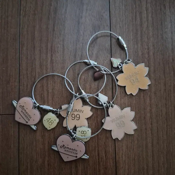 [BUNJANG] EXO Romantic Universe Keyring / EXO 엑소 Romantic Universe 키링