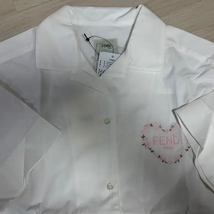 [BUNJANG] Fendi Flower Heart Embroidery Shirt / 펜디 플라워 하트 자수 셔츠