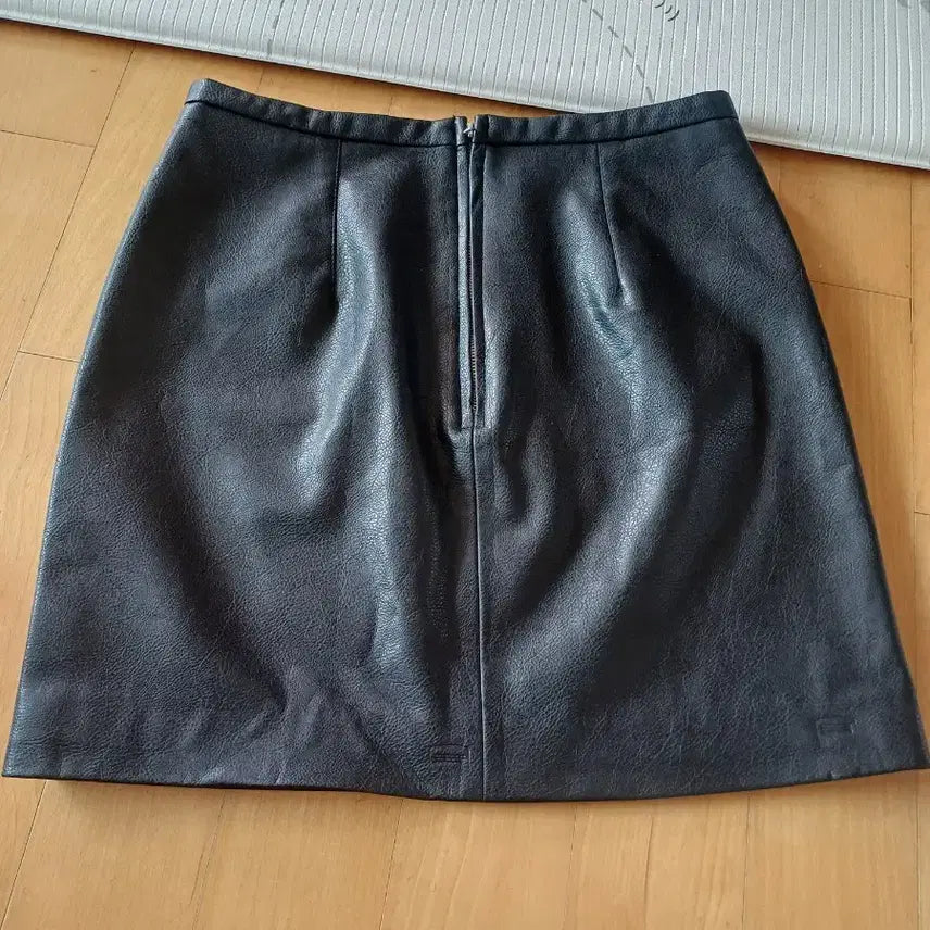 [BUNJANG] H&amp;M Black Leather Mini Skirt / H&amp;M 블랙 레더 스커트
