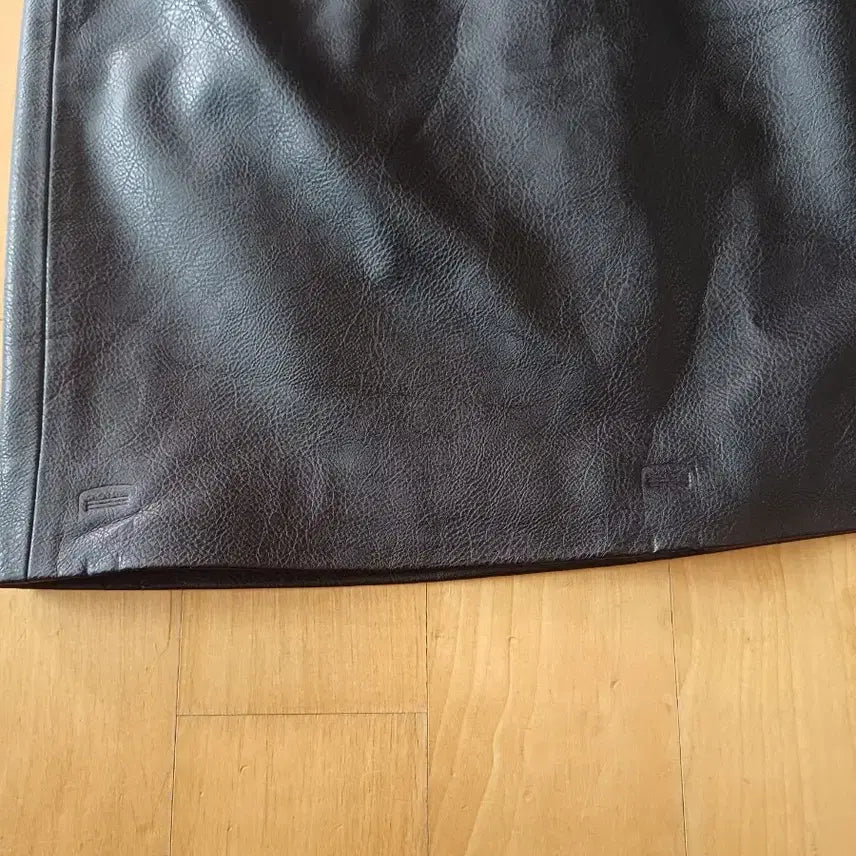 [BUNJANG] H&amp;M Black Leather Mini Skirt / H&amp;M 블랙 레더 스커트