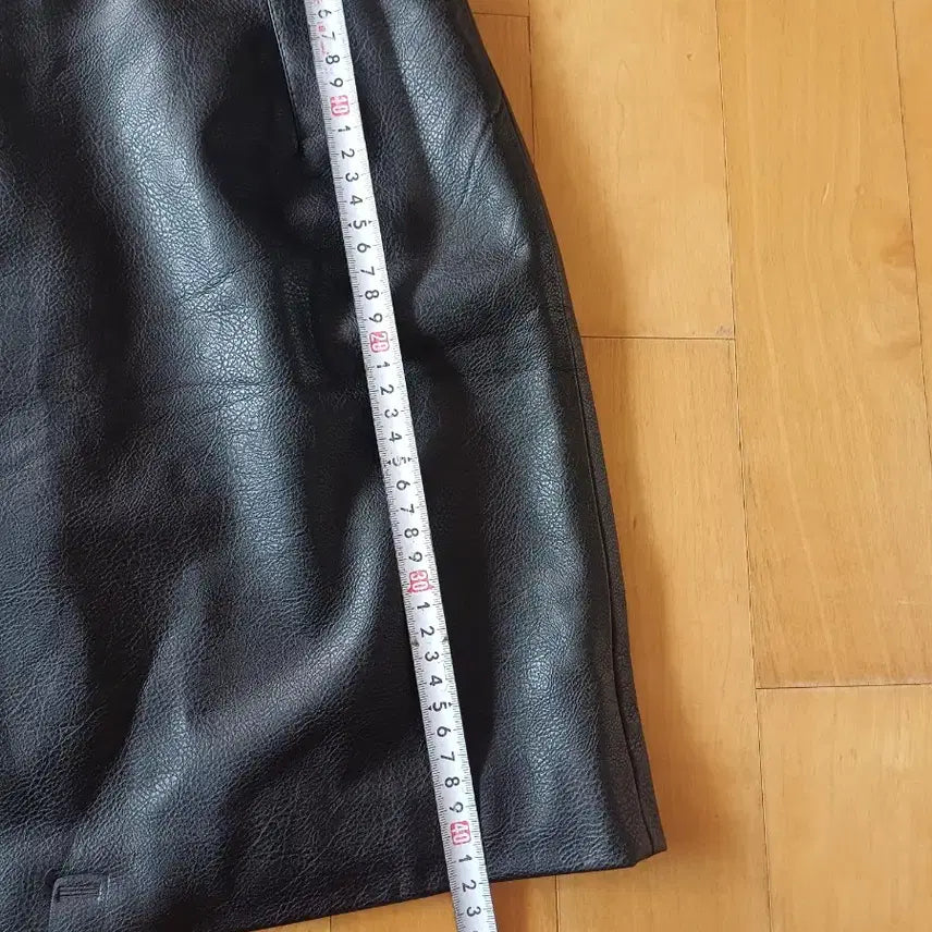 [BUNJANG] H&amp;M Black Leather Mini Skirt / H&amp;M 블랙 레더 스커트